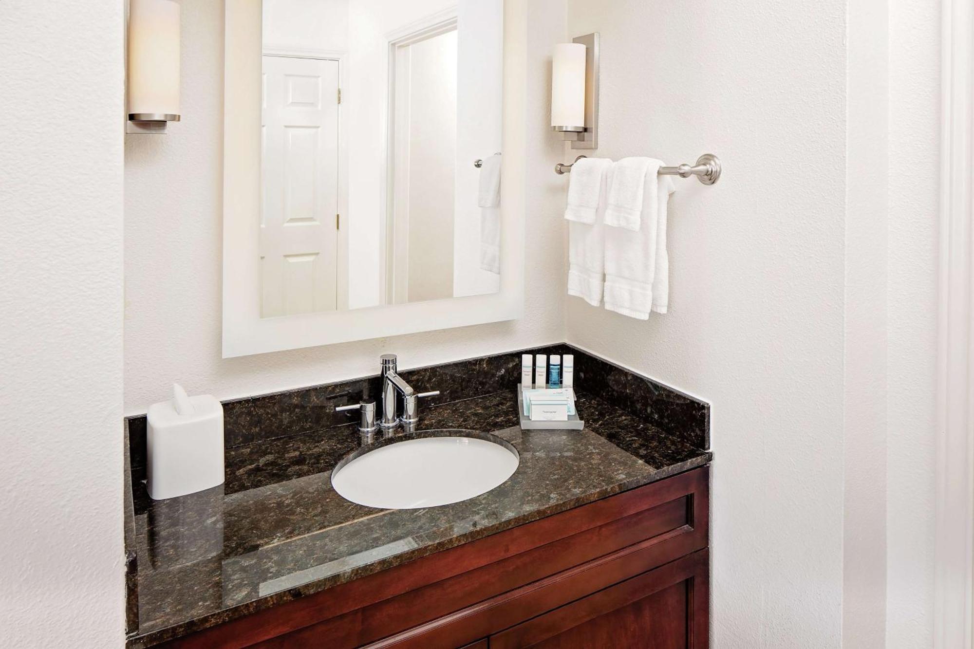 Homewood Suites By Hilton Dallas Market Center מראה חיצוני תמונה