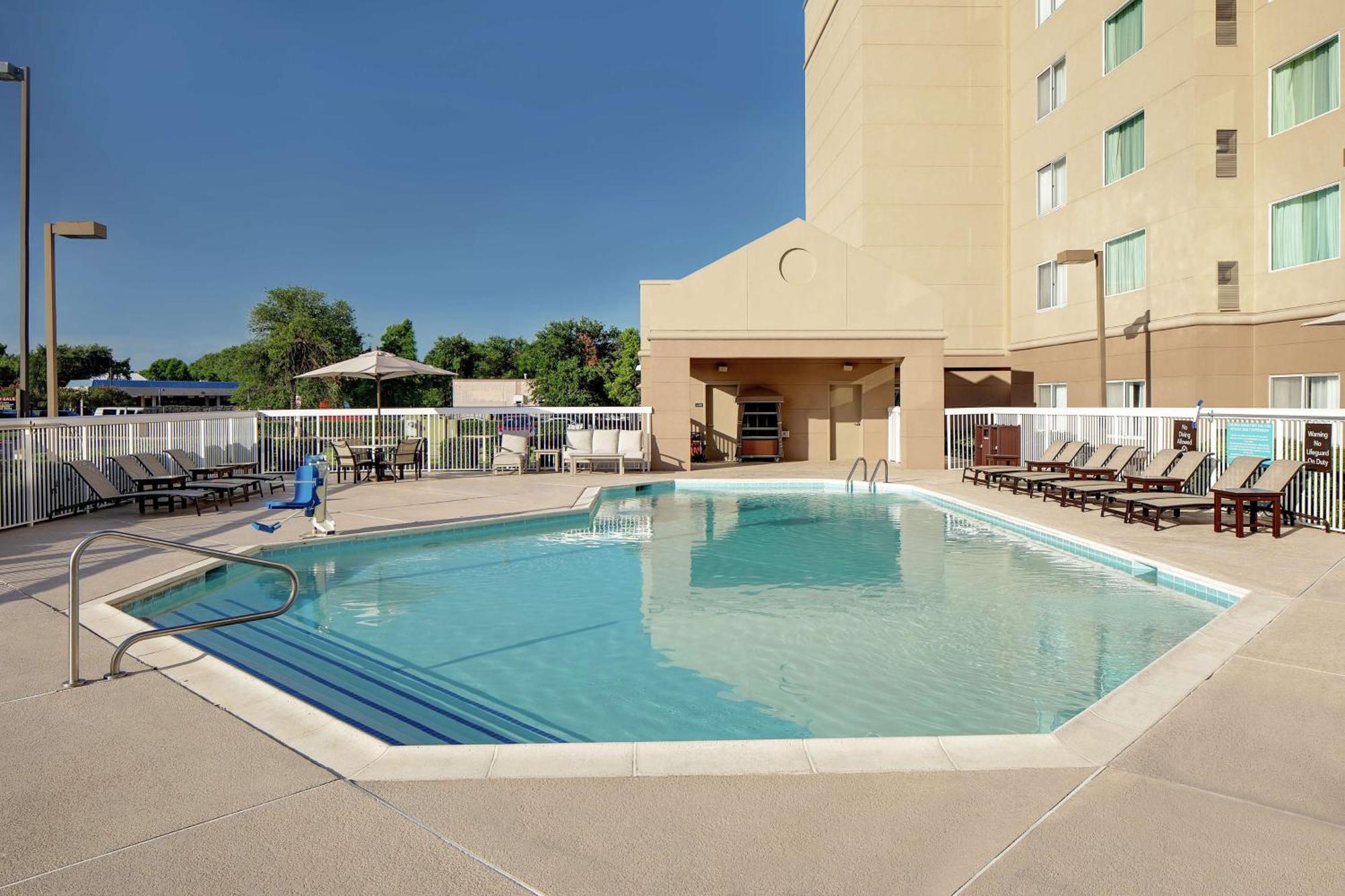Homewood Suites By Hilton Dallas Market Center מראה חיצוני תמונה